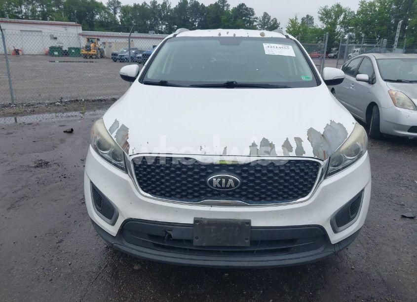 Photo 12 of 2016 Kia Sorento 2.4L LX (VIN 5XYPG4A33GG053905)
