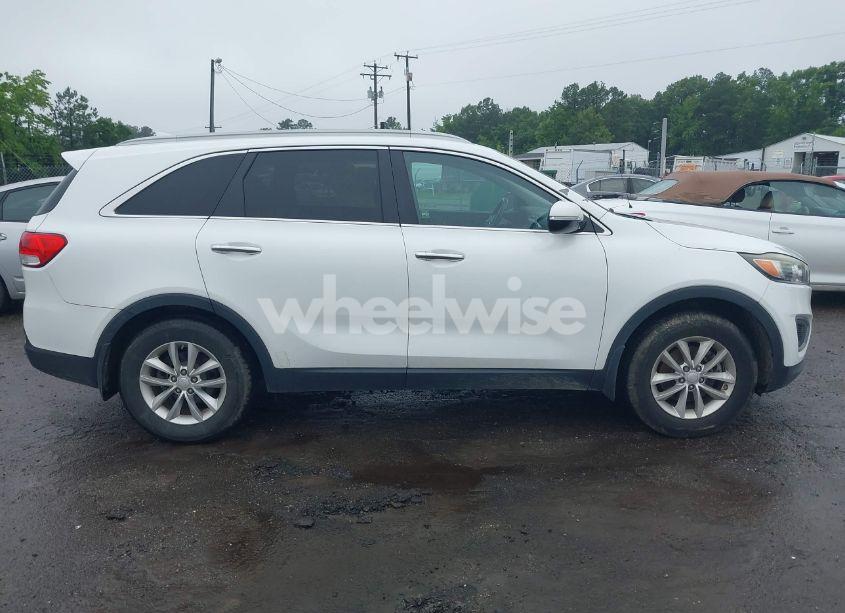 Photo 13 of 2016 Kia Sorento 2.4L LX (VIN 5XYPG4A33GG053905)