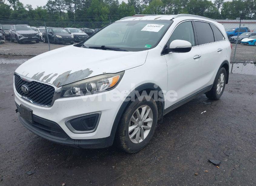 Photo 2 of 2016 Kia Sorento 2.4L LX (VIN 5XYPG4A33GG053905)