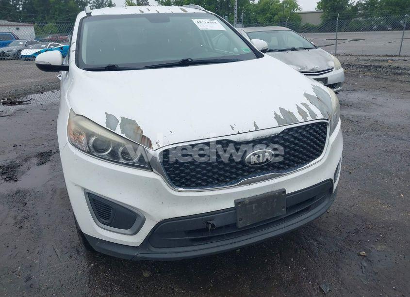 Photo 6 of 2016 Kia Sorento 2.4L LX (VIN 5XYPG4A33GG053905)