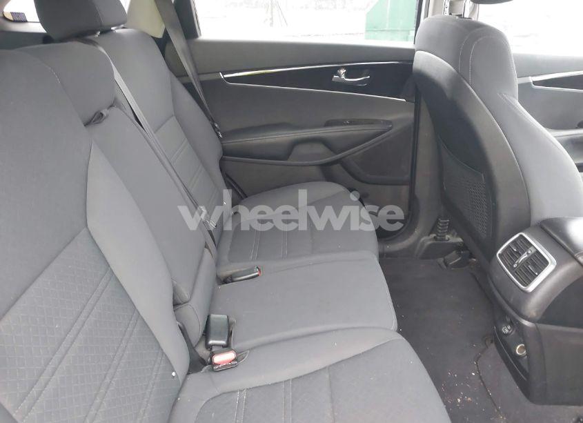 Photo 8 of 2016 Kia Sorento 2.4L LX (VIN 5XYPG4A33GG053905)