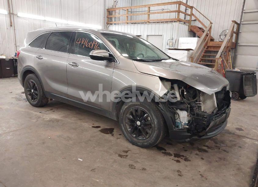 2016 Kia Sorento 2.4L LX (VIN 5XYPG4A33GG074804) main photo