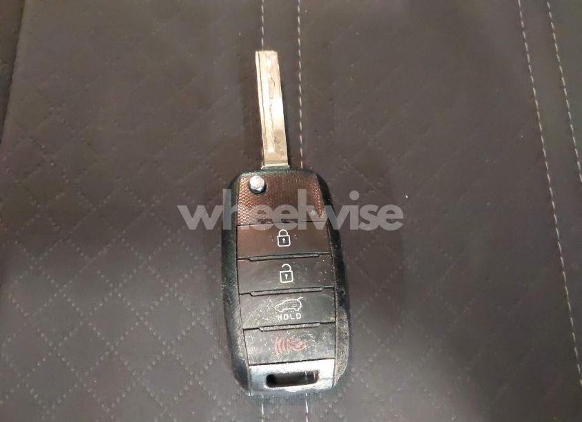 Photo 11 of 2016 Kia Sorento 2.4L LX (VIN 5XYPG4A33GG074804)