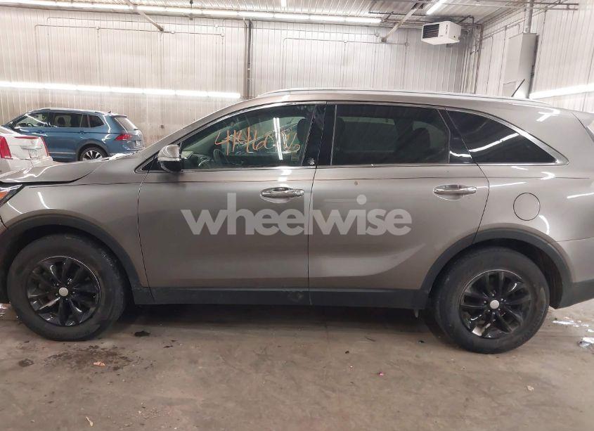 Photo 15 of 2016 Kia Sorento 2.4L LX (VIN 5XYPG4A33GG074804)