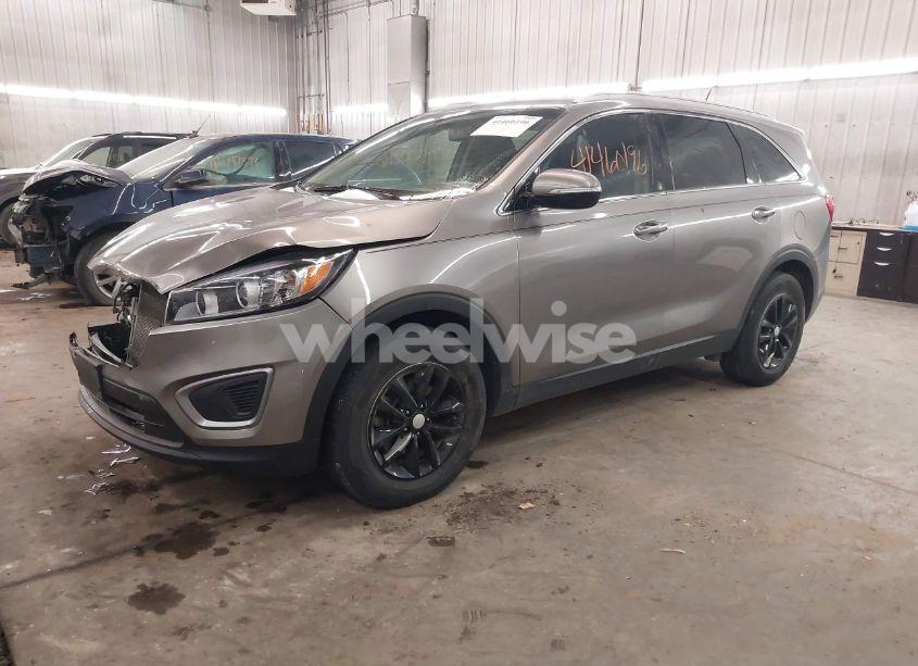 Photo 2 of 2016 Kia Sorento 2.4L LX (VIN 5XYPG4A33GG074804)