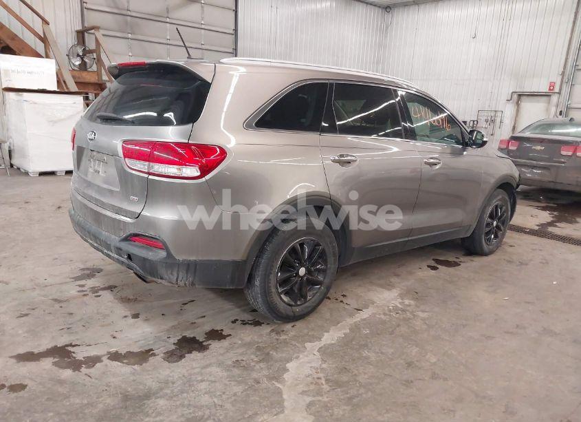 Photo 4 of 2016 Kia Sorento 2.4L LX (VIN 5XYPG4A33GG074804)