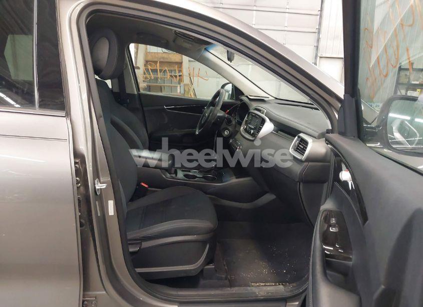 Photo 5 of 2016 Kia Sorento 2.4L LX (VIN 5XYPG4A33GG074804)