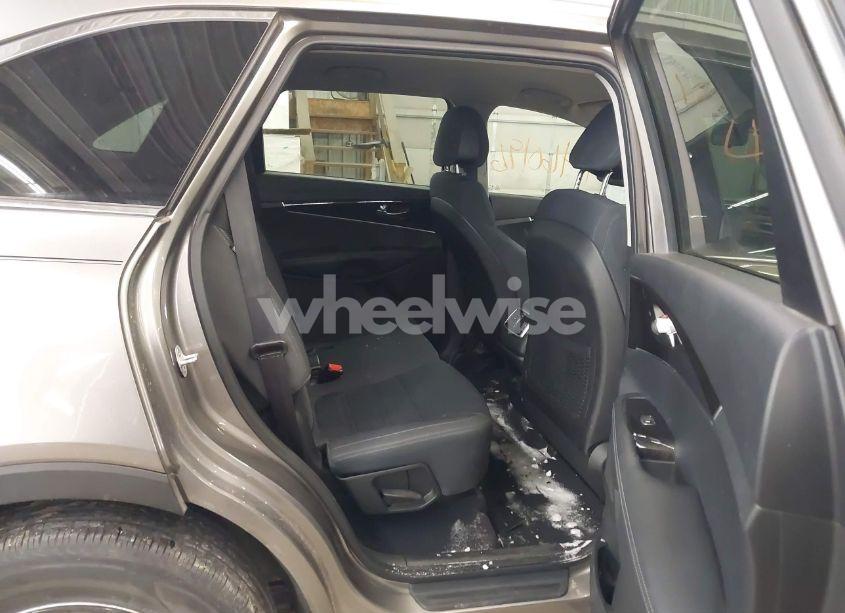 Photo 8 of 2016 Kia Sorento 2.4L LX (VIN 5XYPG4A33GG074804)