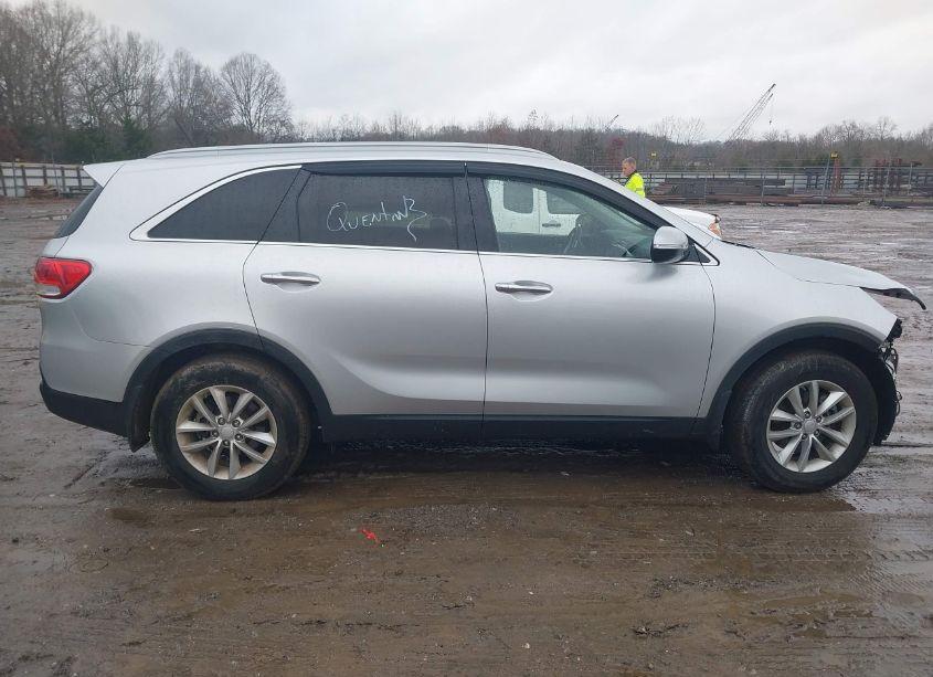 Photo 13 of 2016 Kia Sorento 2.4L LX (VIN 5XYPG4A33GG097855)