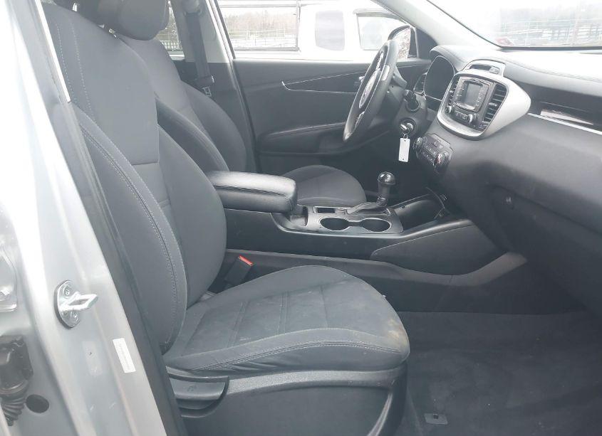 Photo 5 of 2016 Kia Sorento 2.4L LX (VIN 5XYPG4A33GG097855)