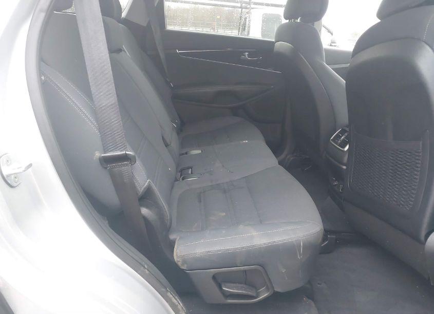 Photo 8 of 2016 Kia Sorento 2.4L LX (VIN 5XYPG4A33GG097855)