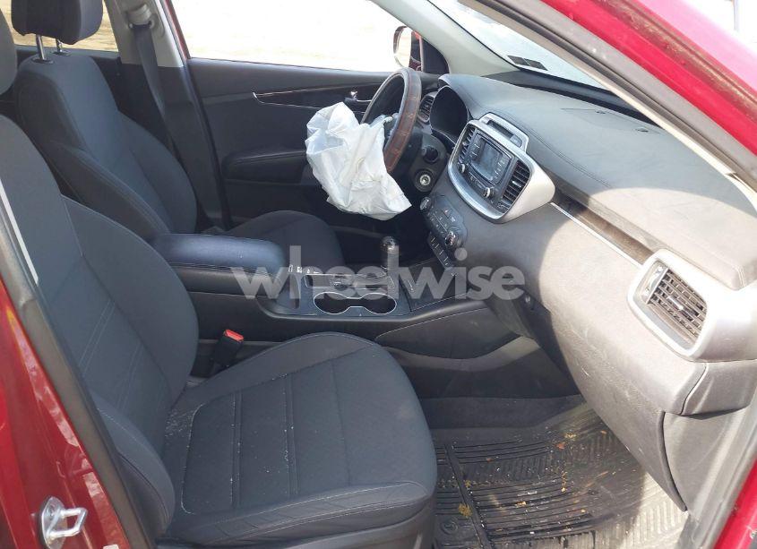 Photo 5 of 2016 Kia Sorento 2.4L LX (VIN 5XYPG4A33GG098472)