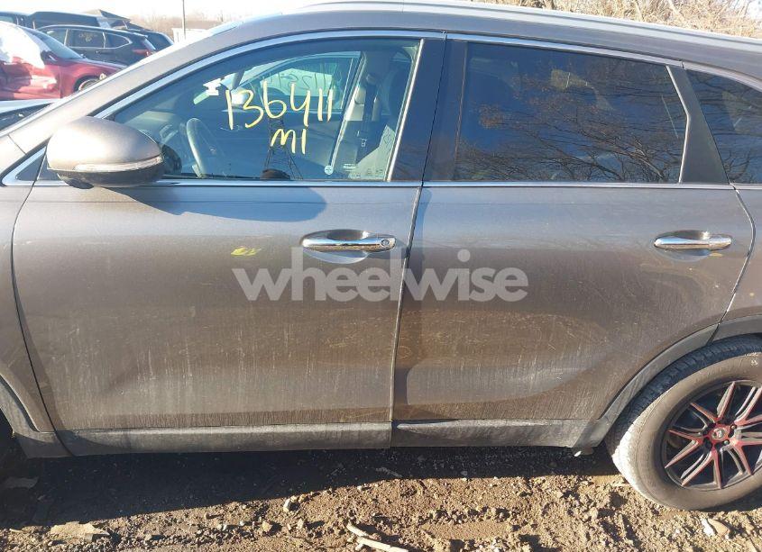 Photo 14 of 2016 Kia Sorento 2.4L LX (VIN 5XYPG4A33GG104352)