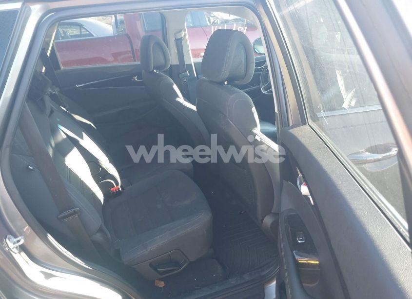 Photo 8 of 2016 Kia Sorento 2.4L LX (VIN 5XYPG4A33GG104352)