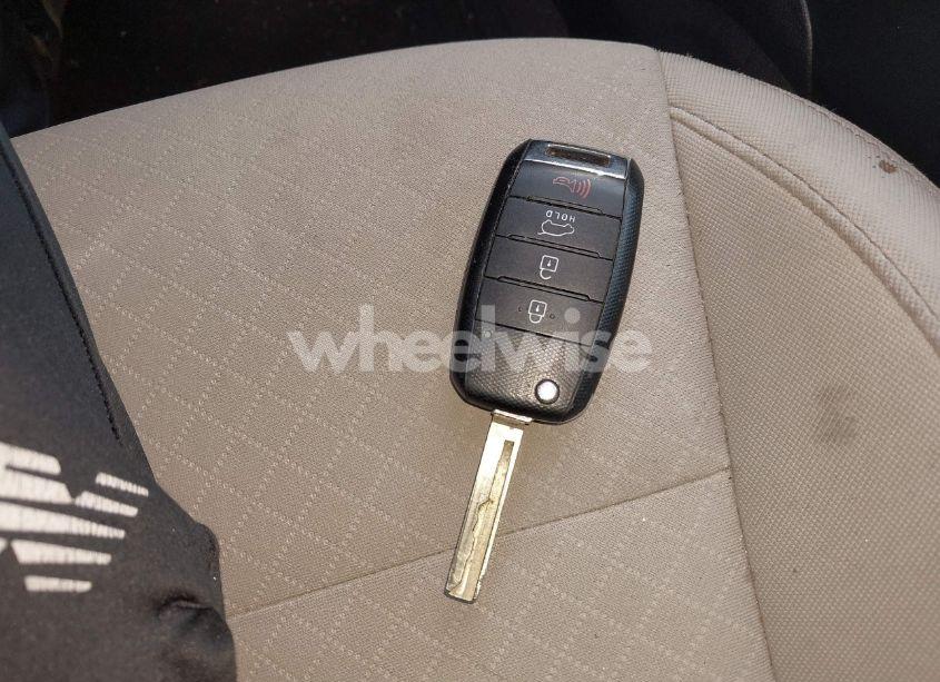 Photo 11 of 2016 Kia Sorento 2.4L LX (VIN 5XYPG4A33GG114993)