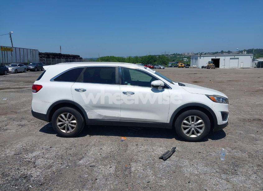 Photo 13 of 2016 Kia Sorento 2.4L LX (VIN 5XYPG4A33GG114993)