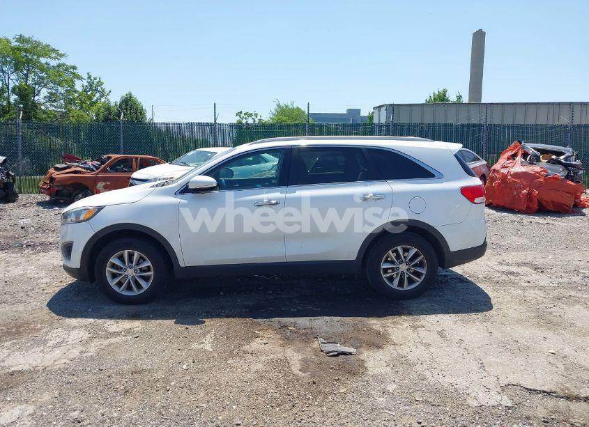 Photo 14 of 2016 Kia Sorento 2.4L LX (VIN 5XYPG4A33GG114993)