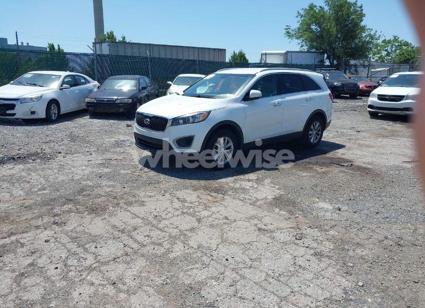 Photo 2 of 2016 Kia Sorento 2.4L LX (VIN 5XYPG4A33GG114993)