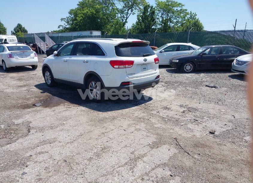 Photo 3 of 2016 Kia Sorento 2.4L LX (VIN 5XYPG4A33GG114993)