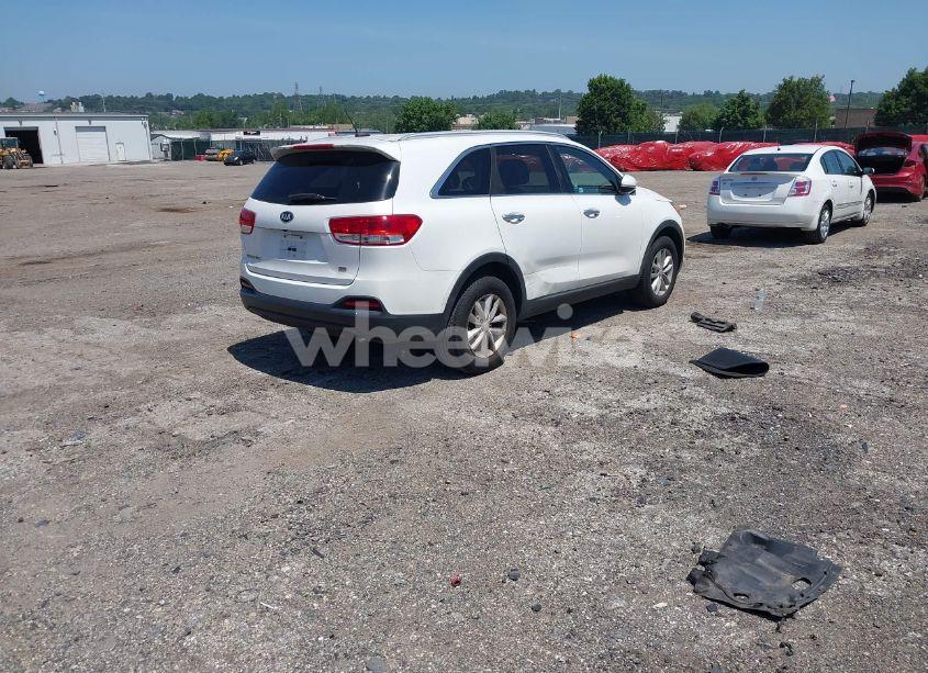 Photo 4 of 2016 Kia Sorento 2.4L LX (VIN 5XYPG4A33GG114993)