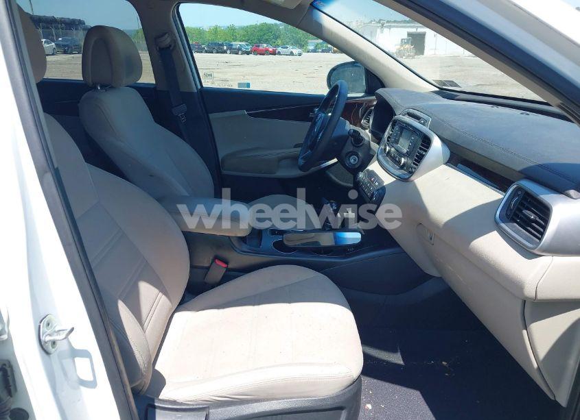 Photo 5 of 2016 Kia Sorento 2.4L LX (VIN 5XYPG4A33GG114993)