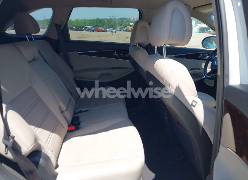 Photo 8 of 2016 Kia Sorento 2.4L LX (VIN 5XYPG4A33GG114993)