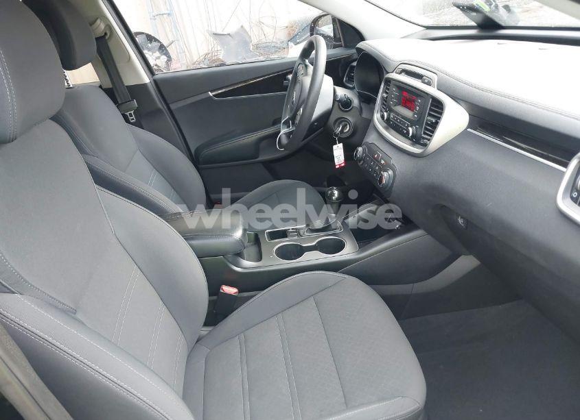 Photo 5 of 2016 Kia Sorento 2.4L L (VIN 5XYPG4A33GG115819)