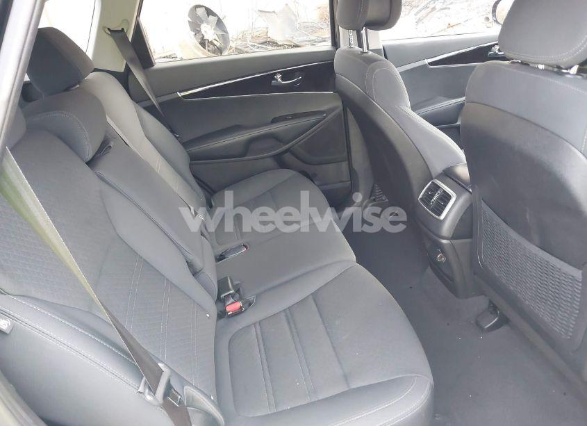 Photo 8 of 2016 Kia Sorento 2.4L L (VIN 5XYPG4A33GG115819)