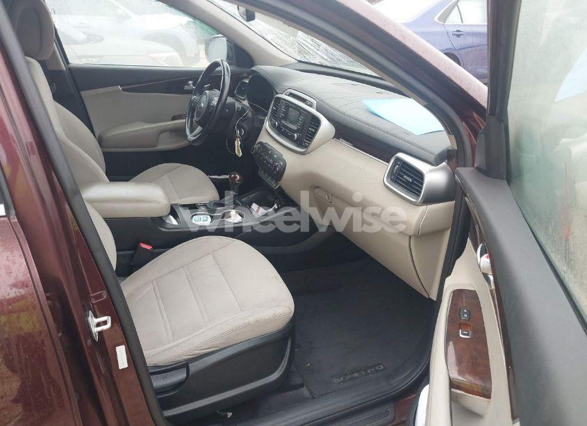 Photo 5 of 2016 Kia Sorento 2.4L LX (VIN 5XYPG4A33GG137898)