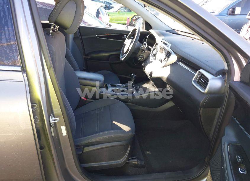 Photo 5 of 2016 Kia Sorento 2.4L L (VIN 5XYPG4A33GG149310)