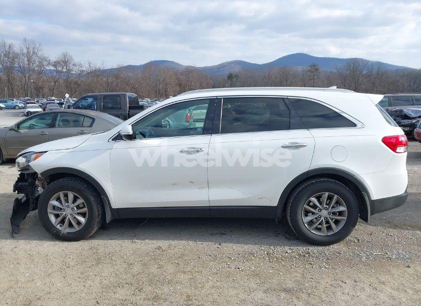 Photo 15 of 2016 Kia Sorento 2.4L LX (VIN 5XYPG4A33GG172991)