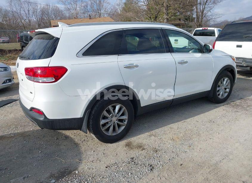 Photo 4 of 2016 Kia Sorento 2.4L LX (VIN 5XYPG4A33GG172991)