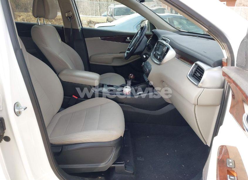 Photo 5 of 2016 Kia Sorento 2.4L LX (VIN 5XYPG4A33GG172991)