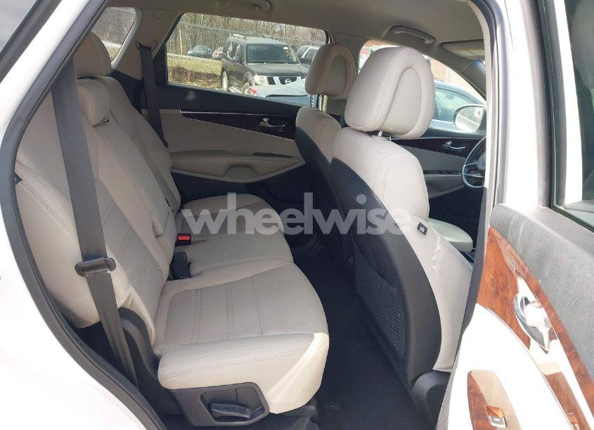 Photo 8 of 2016 Kia Sorento 2.4L LX (VIN 5XYPG4A33GG172991)