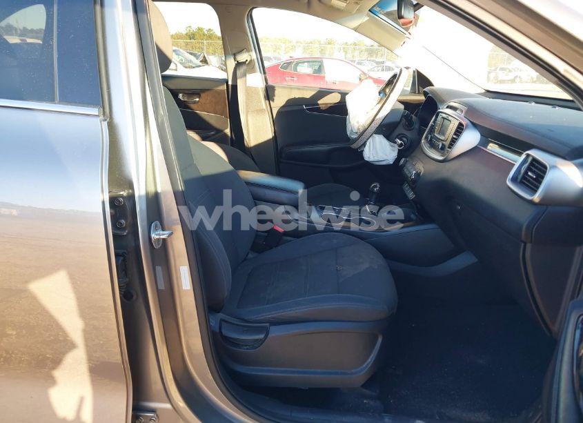 Photo 5 of 2016 Kia Sorento 2.4L LX (VIN 5XYPG4A33GG173042)