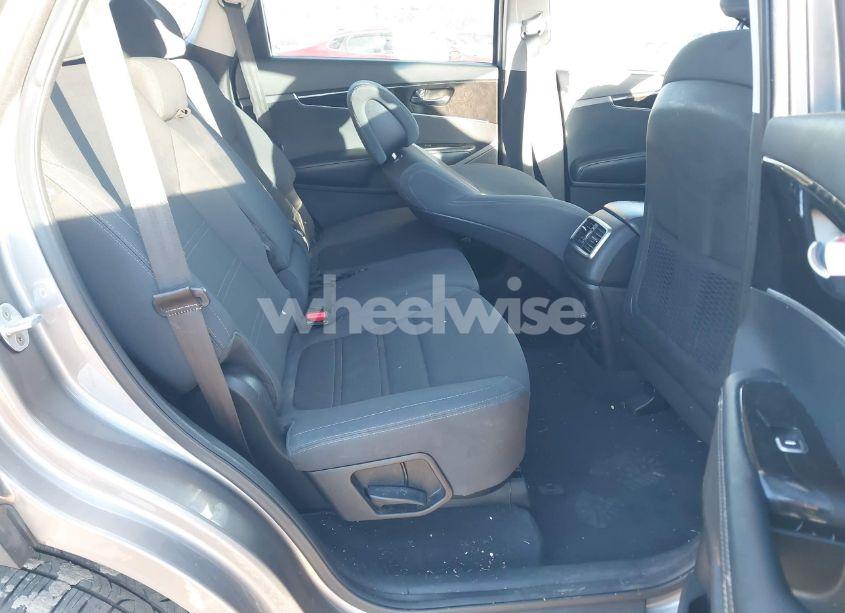 Photo 8 of 2016 Kia Sorento 2.4L LX (VIN 5XYPG4A33GG173042)