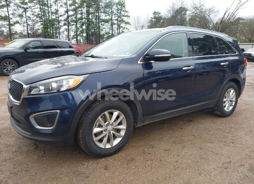 Photo 2 of 2016 Kia Sorento 2.4L LX (VIN 5XYPG4A33GG181822)