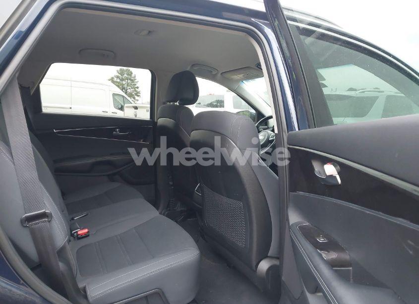 Photo 8 of 2016 Kia Sorento 2.4L LX (VIN 5XYPG4A33GG181822)