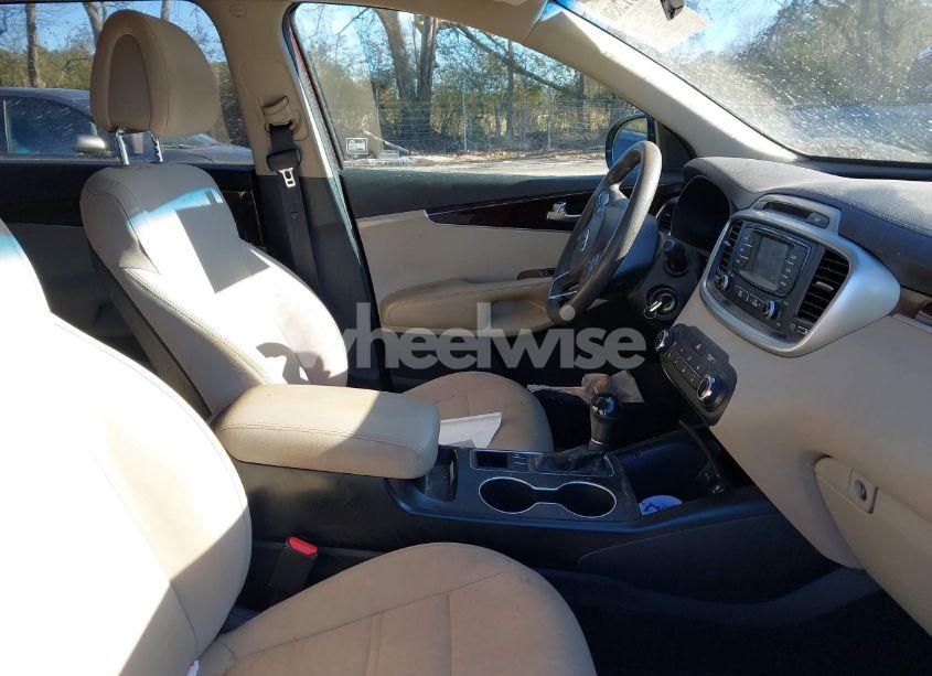 Photo 5 of 2016 Kia Sorento 2.4L LX (VIN 5XYPG4A33GG184946)