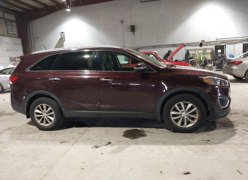 Photo 13 of 2017 Kia Sorento 2.4L LX (VIN 5XYPG4A33HG202797)