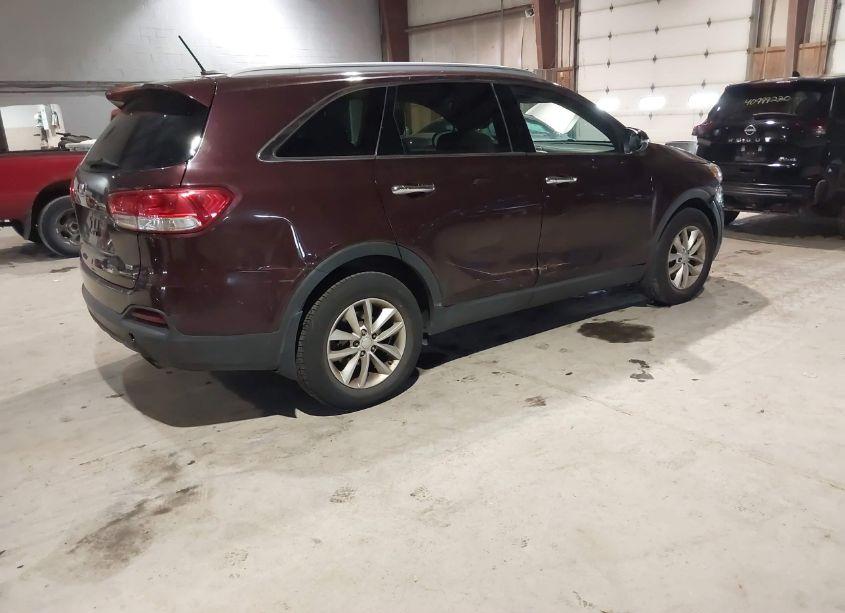 Photo 4 of 2017 Kia Sorento 2.4L LX (VIN 5XYPG4A33HG202797)