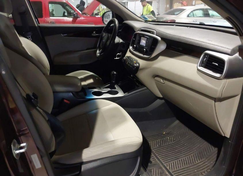 Photo 5 of 2017 Kia Sorento 2.4L LX (VIN 5XYPG4A33HG202797)