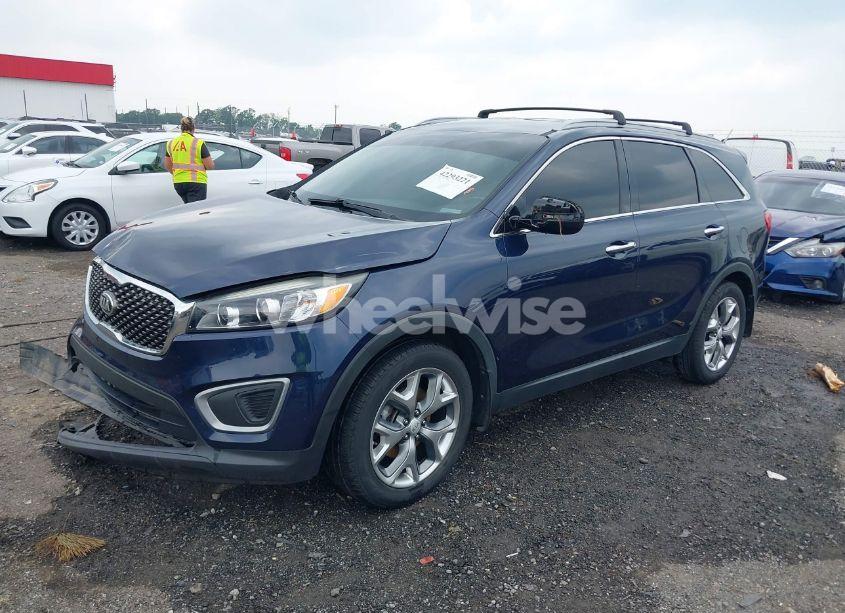 Photo 2 of 2017 Kia Sorento 2.4L LX (VIN 5XYPG4A33HG205652)