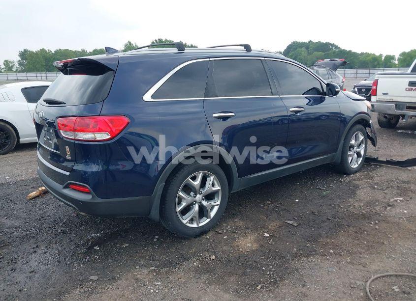 Photo 4 of 2017 Kia Sorento 2.4L LX (VIN 5XYPG4A33HG205652)