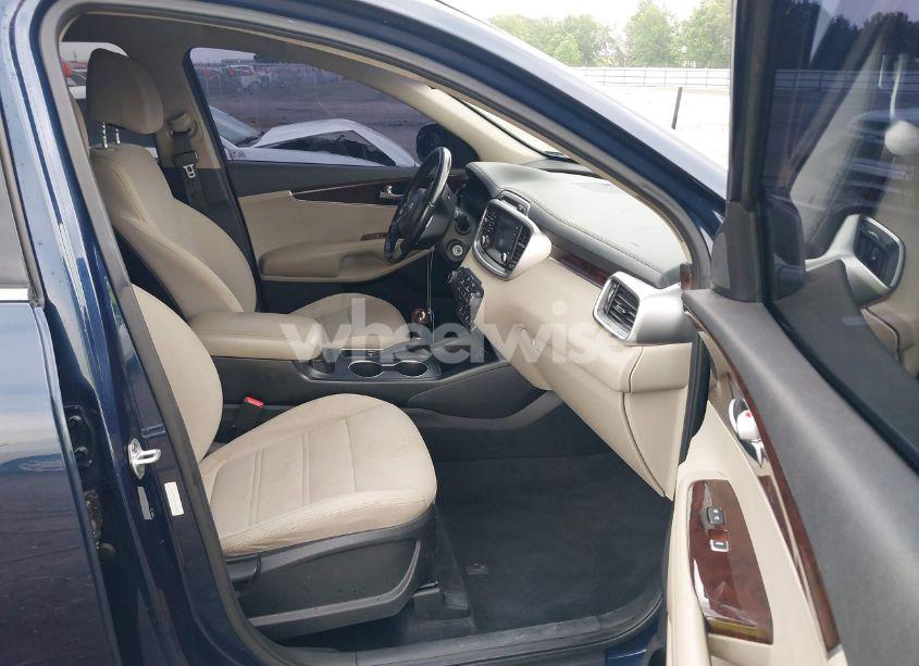 Photo 5 of 2017 Kia Sorento 2.4L LX (VIN 5XYPG4A33HG205652)