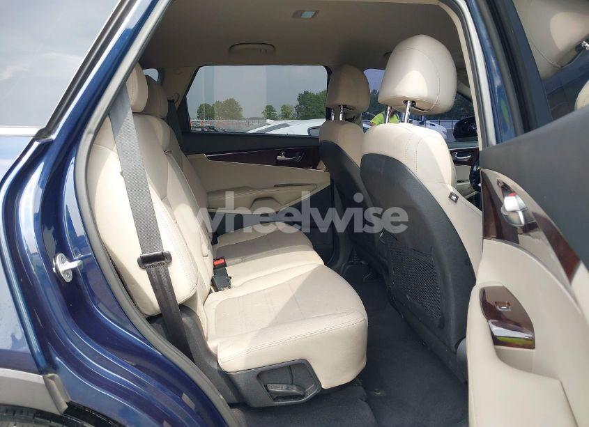 Photo 8 of 2017 Kia Sorento 2.4L LX (VIN 5XYPG4A33HG205652)