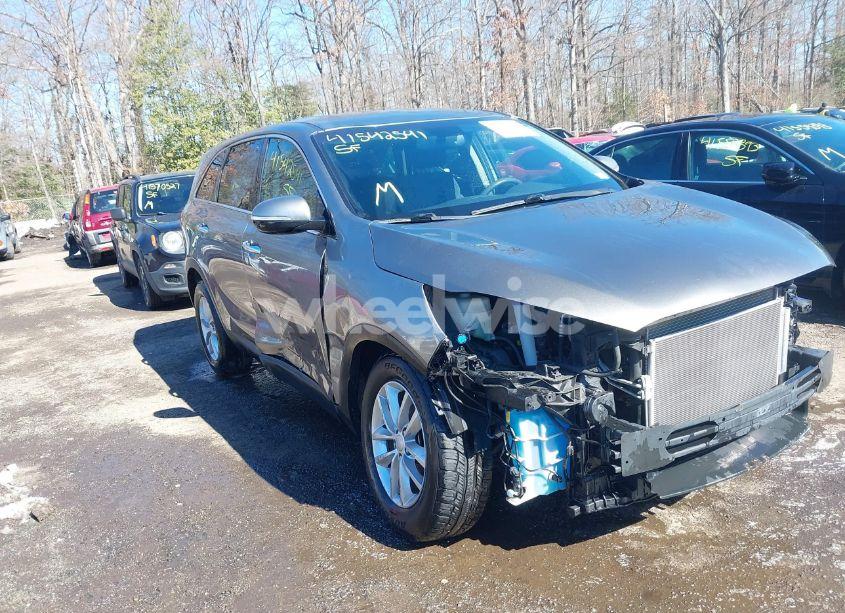 2017 Kia Sorento 2.4L L (VIN 5XYPG4A33HG209703) main photo
