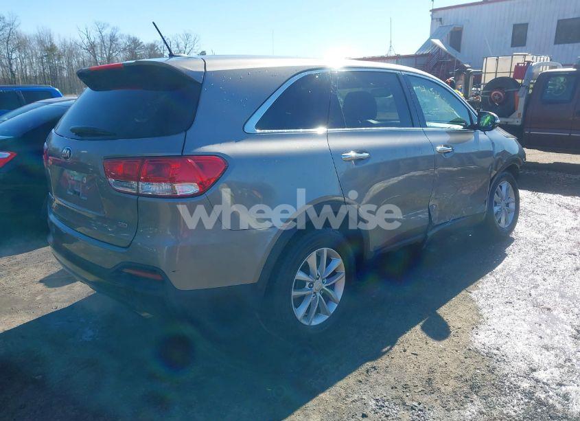Photo 4 of 2017 Kia Sorento 2.4L L (VIN 5XYPG4A33HG209703)