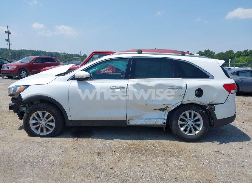Photo 14 of 2017 Kia Sorento 2.4L LX (VIN 5XYPG4A33HG212651)
