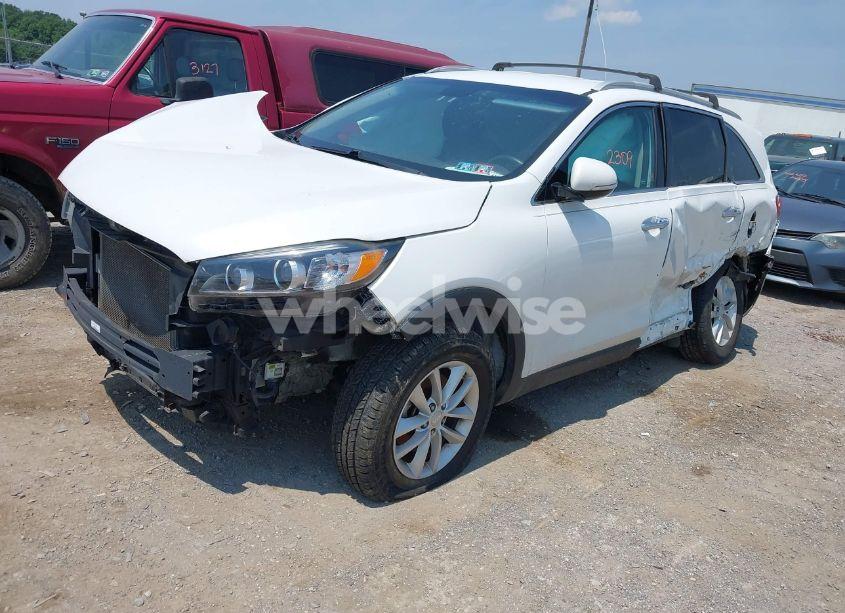 Photo 2 of 2017 Kia Sorento 2.4L LX (VIN 5XYPG4A33HG212651)